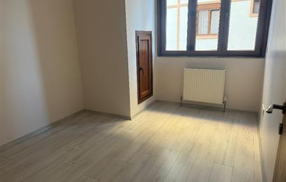 KOZYATAĞI SARIKANARYA SOKAKTA 2+1 KİRALIK DAİRE