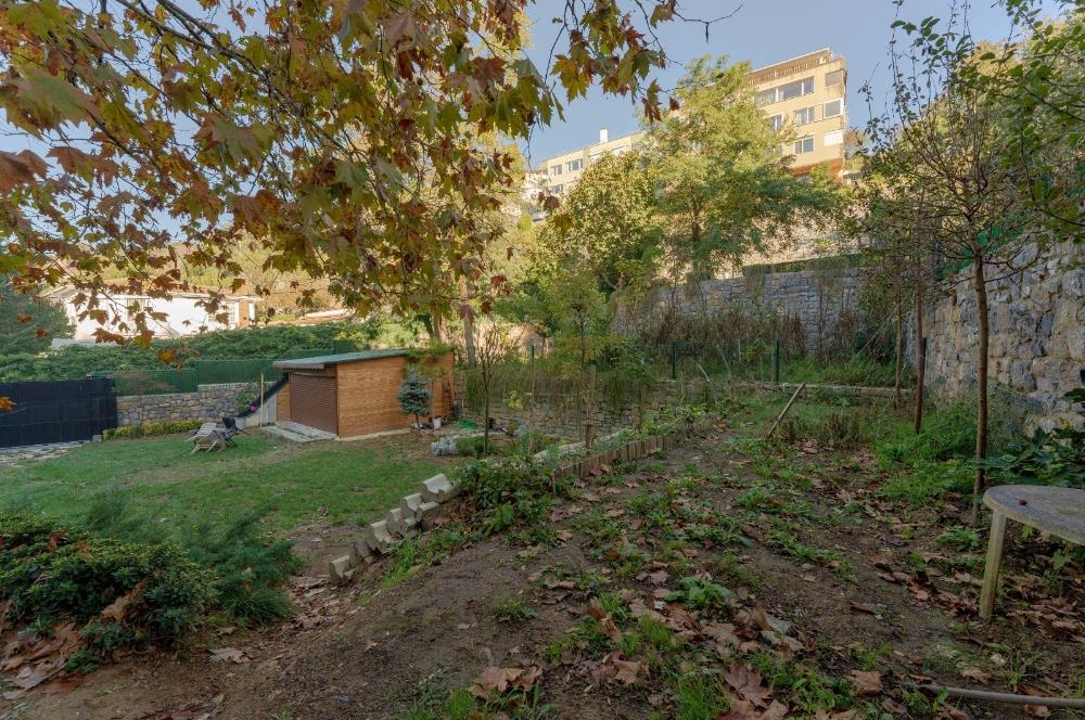 Kanlıca'da 3 Katlı Müstakil Ev