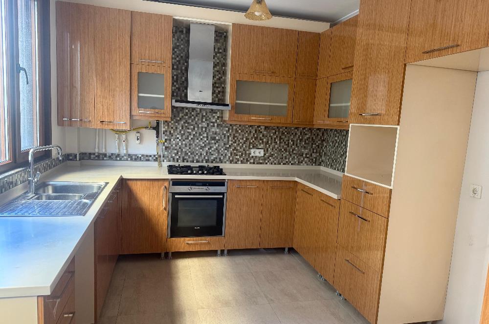KOZYATAĞI SARIKANARYA SOKAKTA 2+1 KİRALIK DAİRE