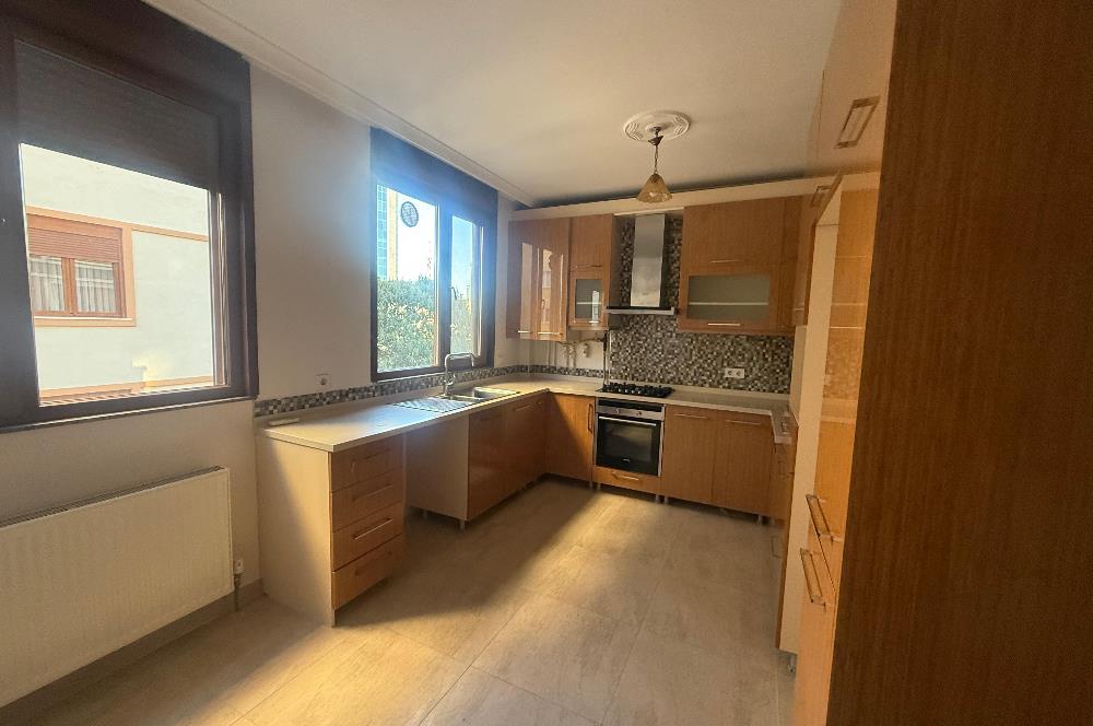 KOZYATAĞI SARIKANARYA SOKAKTA 2+1 KİRALIK DAİRE