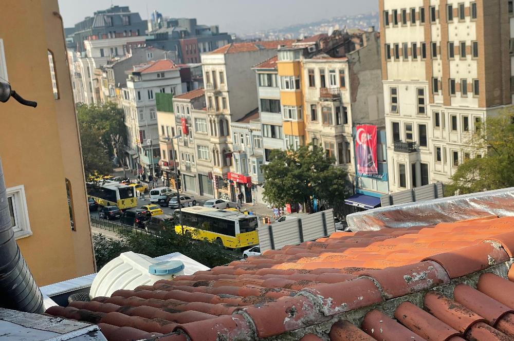 TAKSİM MEYDANI'NA YÜRÜME MESAFESİNDE SATILIK BİNA