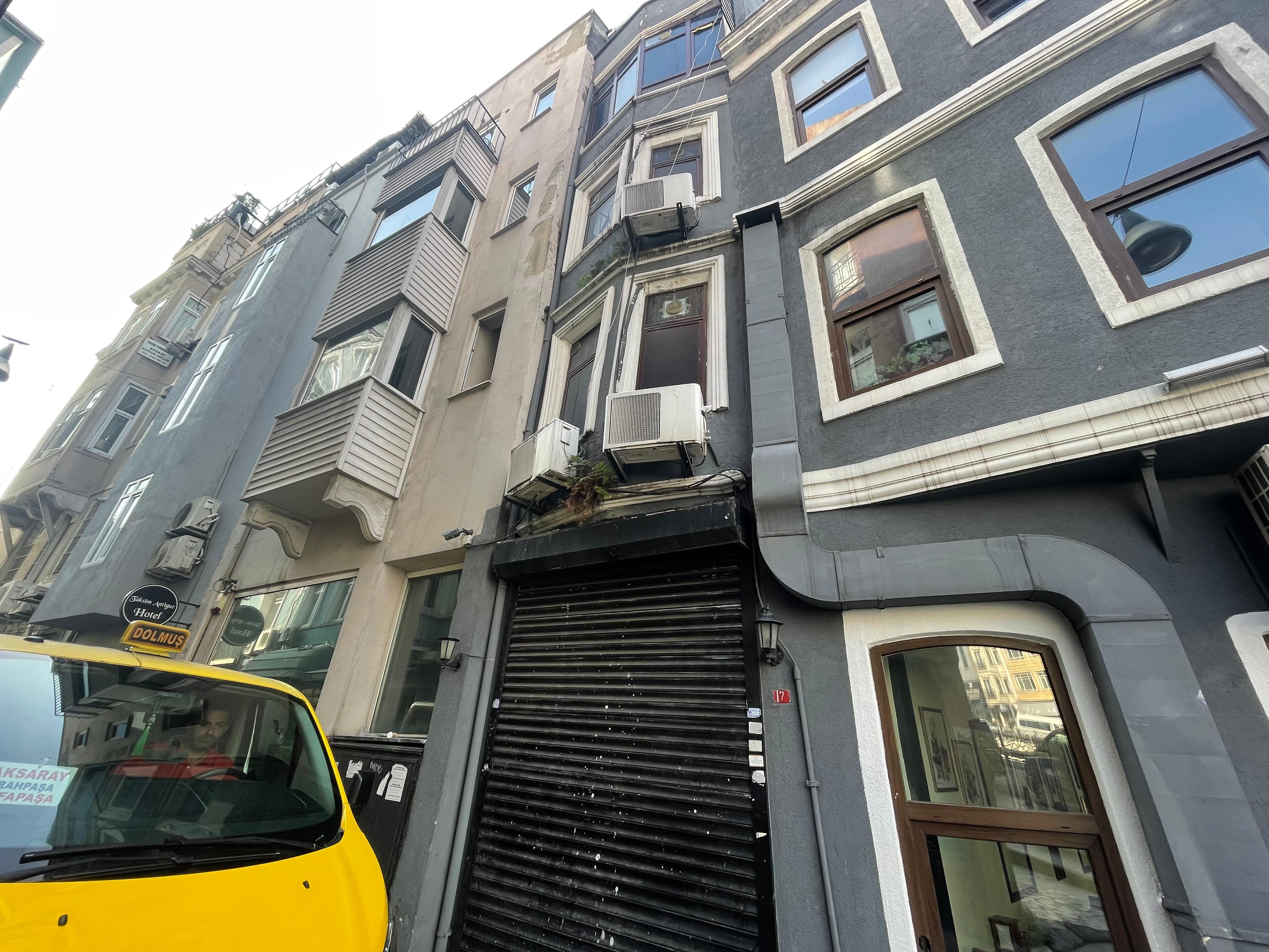 TAKSİM MEYDANI'NA YÜRÜME MESAFESİNDE SATILIK BİNA