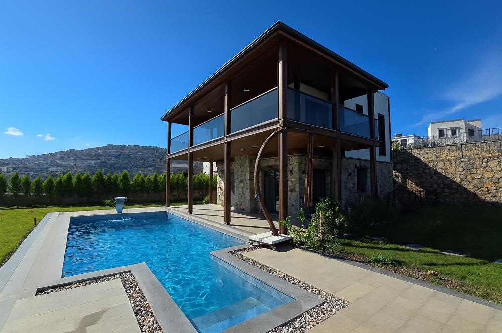 BODRUM MEŞELİK’TE 750 m² MÜSTAKİL ARSA İÇERİSİNDE, 5+1 SIFIR LÜKS VİLLA