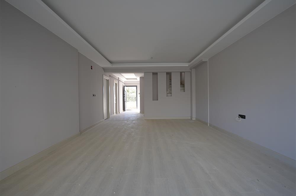 C21 Cius; Umurbey'de 4,5+1 Havuzlu Satılık Bahçe Dubleks