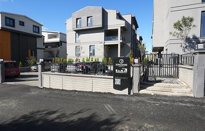 C21 Cius; Umurbey'de 4,5+1 Havuzlu Satılık Bahçe Dubleks