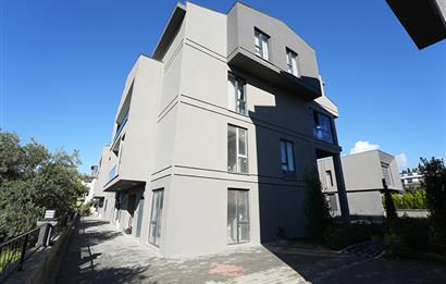 C21 Cius; Umurbey'de 4,5+1 Havuzlu Satılık Bahçe Dubleks