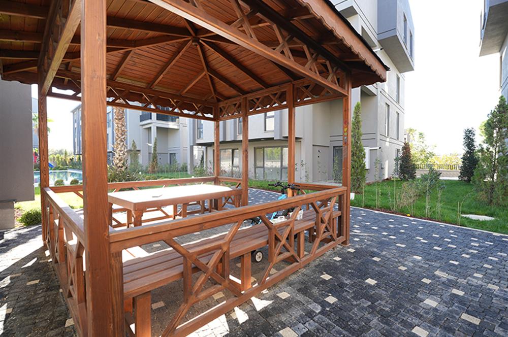 C21 Cius; Umurbey'de 4,5+1 Havuzlu Satılık Bahçe Dubleks