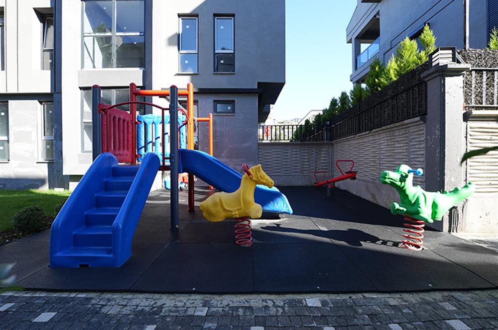 C21 Cius; Umurbey'de 4,5+1 Havuzlu Satılık Bahçe Dubleks