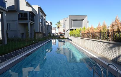 C21 Cius; Umurbey'de 4,5+1 Havuzlu Satılık Bahçe Dubleks