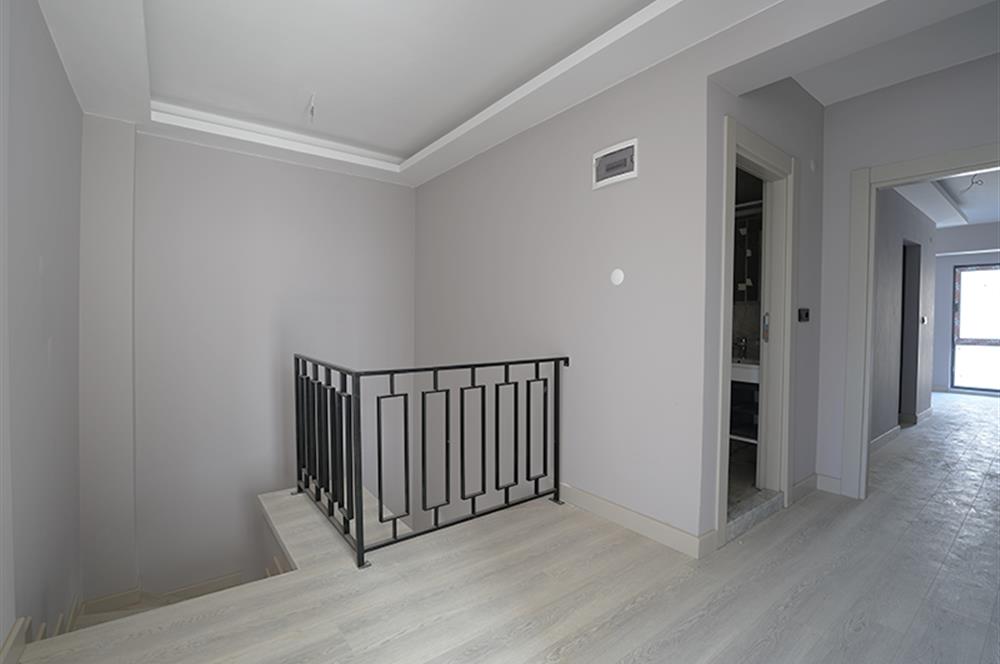 C21 Cius; Umurbey'de 4,5+1 Havuzlu Satılık Bahçe Dubleks