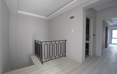 C21 Cius; Umurbey'de 4,5+1 Havuzlu Satılık Bahçe Dubleks