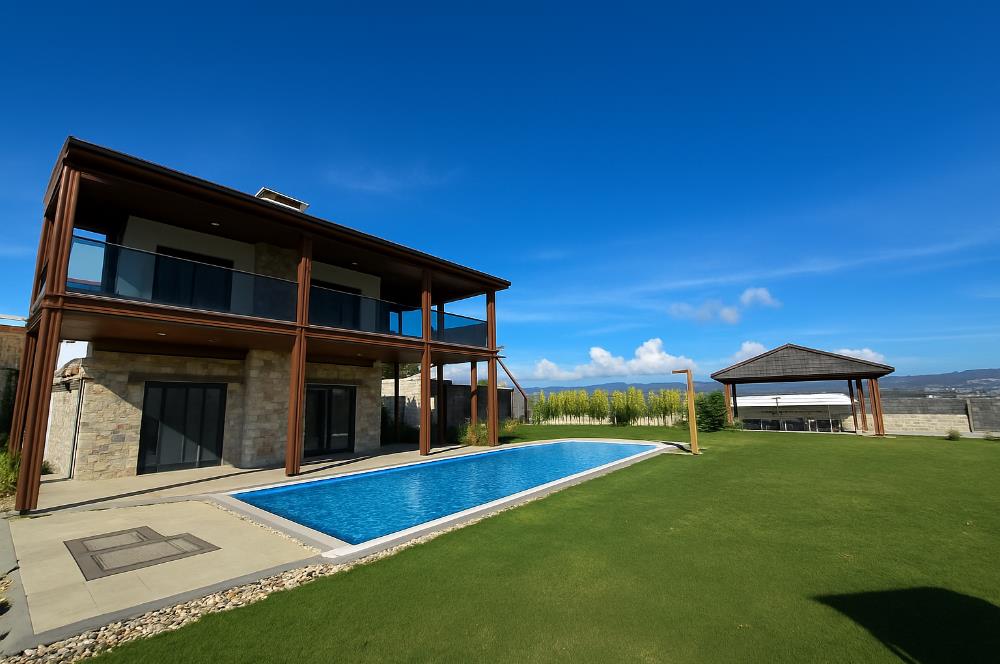 BODRUM MEŞELİK’TE 750 m² MÜSTAKİL ARSA İÇERİSİNDE, 5+1 SIFIR LÜKS VİLLA