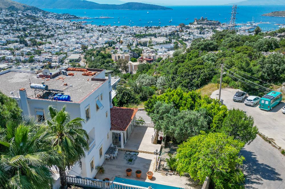 Bodrum Yokuşbaşı Kale ve Deniz Manzaralı, Satılık 5+2 Villa