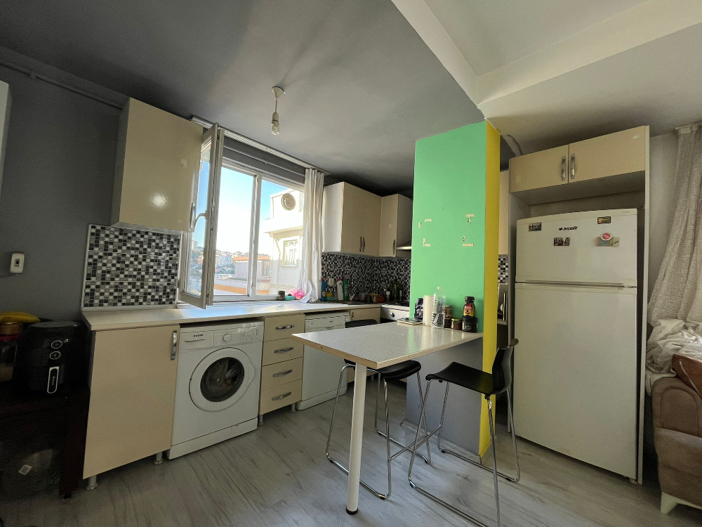 Eyüp Emniyettepe Bilgi üni. Karşısı Eşyalı 1+1 Satılık daire