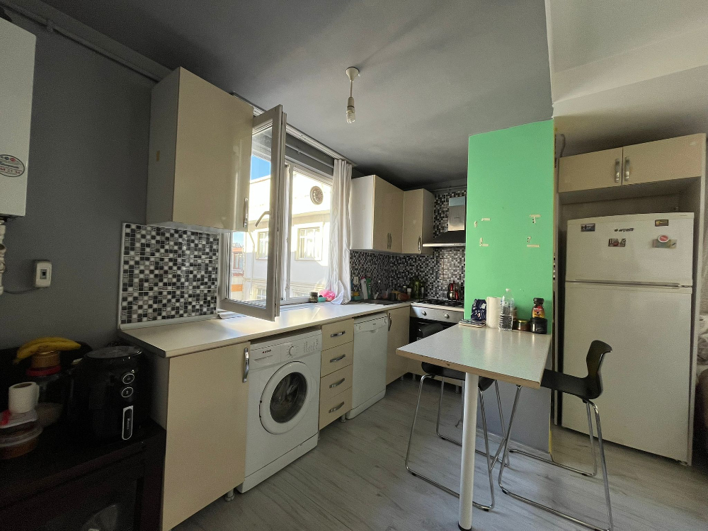 Eyüp Emniyettepe Bilgi üni. Karşısı Eşyalı 1+1 Satılık daire