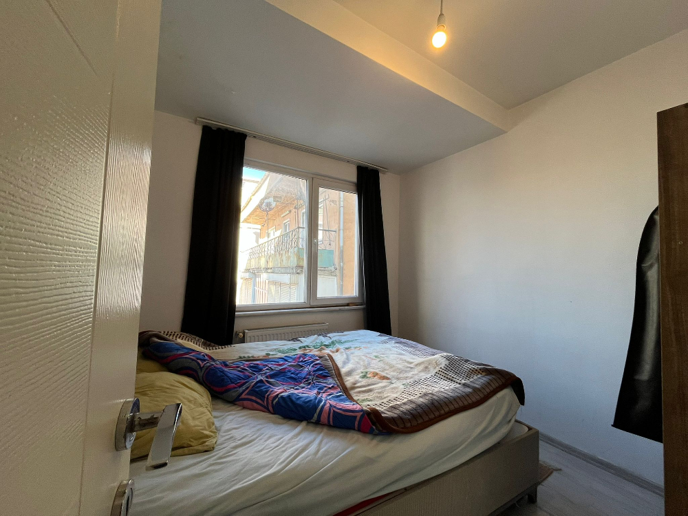 Eyüp Emniyettepe Bilgi üni. Karşısı Eşyalı 1+1 Satılık daire