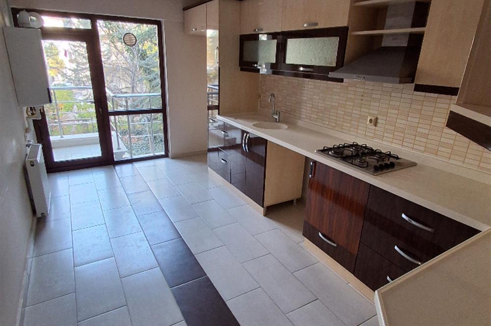 ESAT BAŞAK SOKAK GENÇ BİNADA BOŞ , 3+1 KOMBİLİ , OTOPARKLI