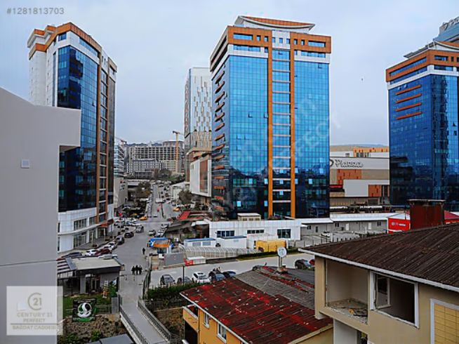 PİAZZAYA METROYA ÇOK YAKIN SIFIR,2+1 KAPALI MUTFAK