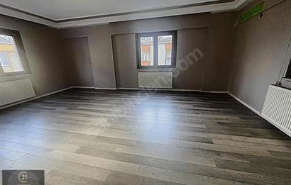 ATALAR MERKEZDE MARMARAY VE E-5 YAKIN BALKONLU KATTA TEK