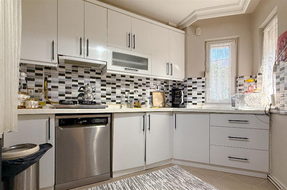 C21 BAL'DAN KUVAYİ MİLLİYE'DE CADDE ÜZERİ SATILIK VİLLA