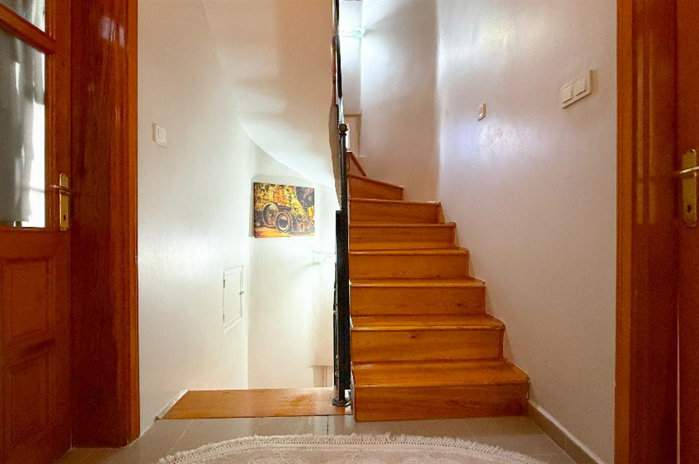 C21 BAL'DAN KUVAYİ MİLLİYE'DE CADDE ÜZERİ SATILIK VİLLA