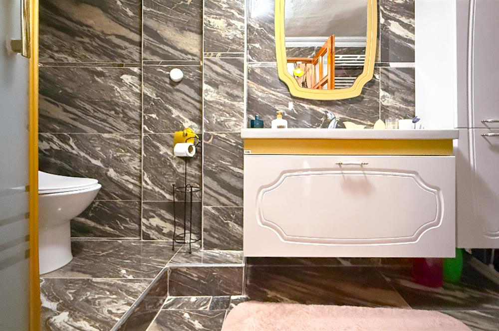 C21 BAL'DAN KUVAYİ MİLLİYE'DE CADDE ÜZERİ SATILIK VİLLA