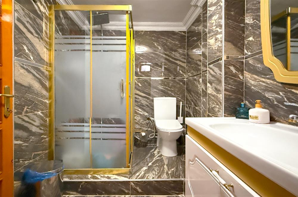 C21 BAL'DAN KUVAYİ MİLLİYE'DE CADDE ÜZERİ SATILIK VİLLA