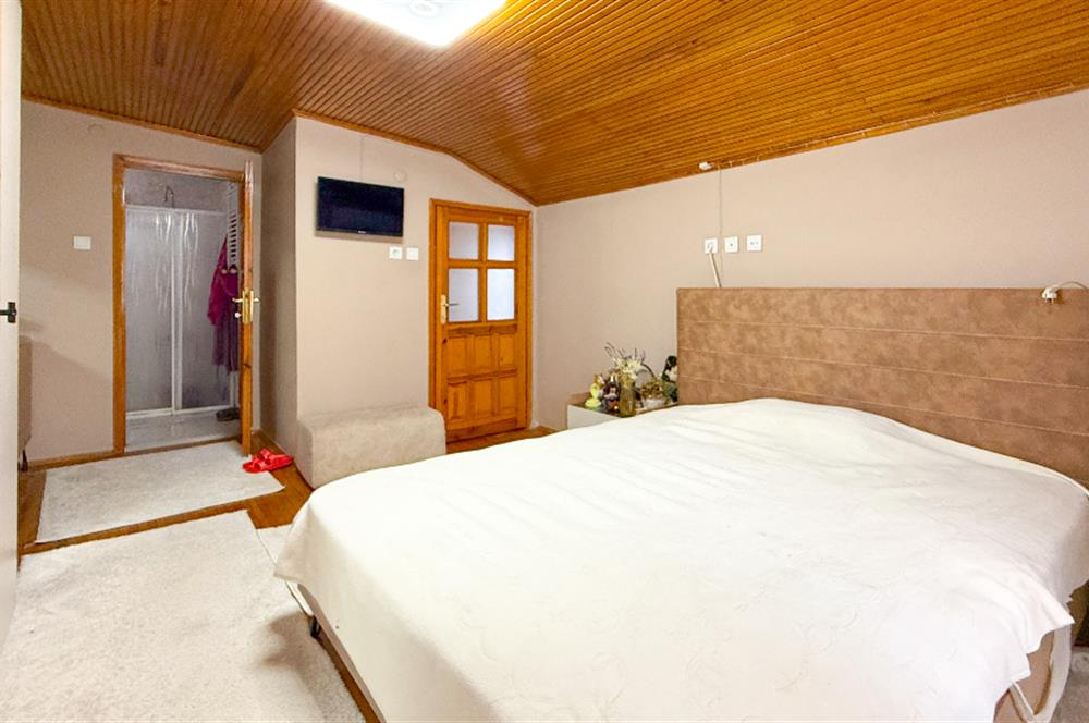 C21 BAL'DAN KUVAYİ MİLLİYE'DE CADDE ÜZERİ SATILIK VİLLA