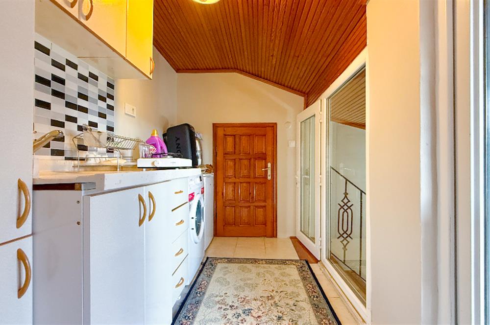 C21 BAL'DAN KUVAYİ MİLLİYE'DE CADDE ÜZERİ SATILIK VİLLA