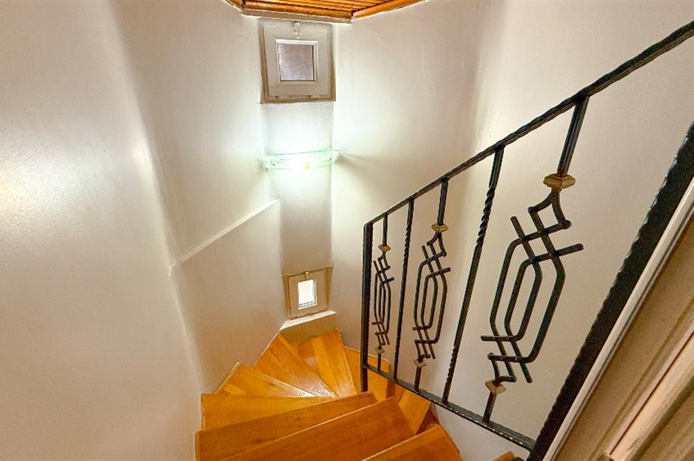 C21 BAL'DAN KUVAYİ MİLLİYE'DE CADDE ÜZERİ SATILIK VİLLA