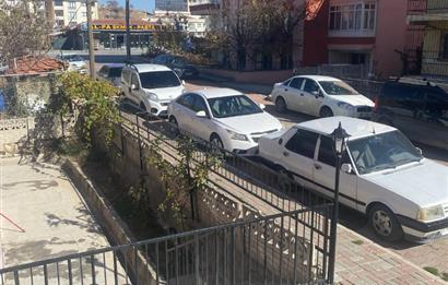 CENTURY 21 PLUS GAYRİMENKULDEN KANLICADA 3+1 ARA KAT SATILIK