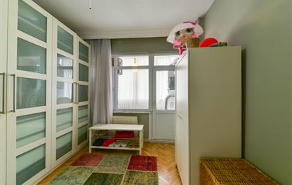 Caddebostan Ömerpaşa Sokakta geniş 3+1 Kiralık Ev