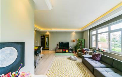 Caddebostan Ömerpaşa Sokakta geniş 3+1 Kiralık Ev