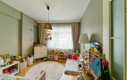 Caddebostan Ömerpaşa Sokakta geniş 3+1 Kiralık Ev