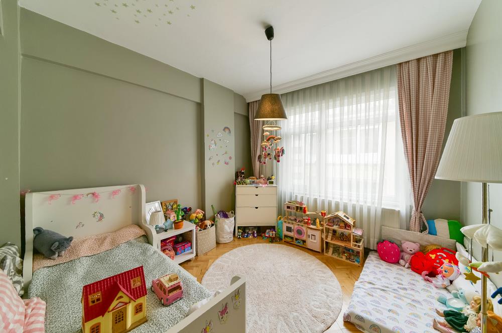 Caddebostan Ömerpaşa Sokakta geniş 3+1 Kiralık Ev