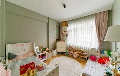 Caddebostan Ömerpaşa Sokakta geniş 3+1 Kiralık Ev