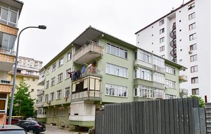 Caddebostan Ömerpaşa Sokakta geniş 3+1 Kiralık Ev