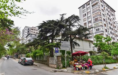 Caddebostan Ömerpaşa Sokakta geniş 3+1 Kiralık Ev