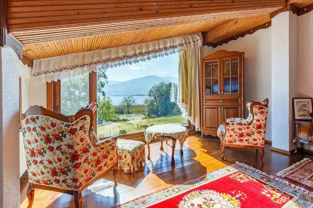 SAPANCA GÖLÜNE SIFIR SATILIK EMSALSİZ VİLLA