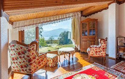 SAPANCA GÖLÜNE SIFIR SATILIK EMSALSİZ VİLLA