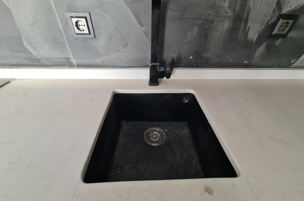 KUĞULU PARKA KOMŞU-MODERN 1+1 AÇIK/KAPALI OTOPARK-GÜVENLİKLİ