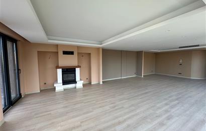 Zekeriyaköy butik havuzlu sitede 6+2 kiralık villa