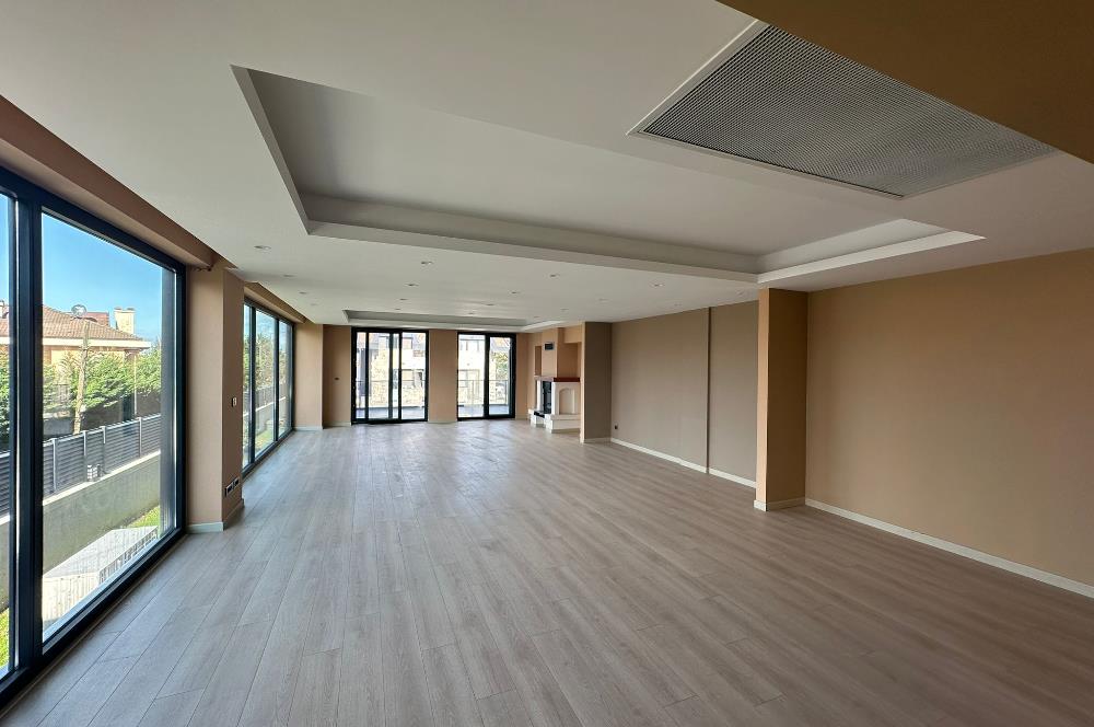 Zekeriyaköy butik havuzlu sitede 6+2 kiralık villa