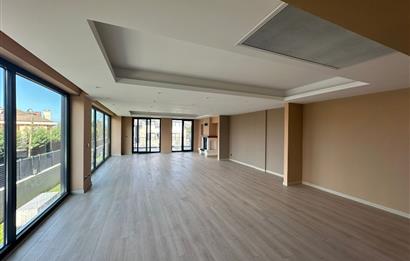 Zekeriyaköy butik havuzlu sitede 6+2 kiralık villa