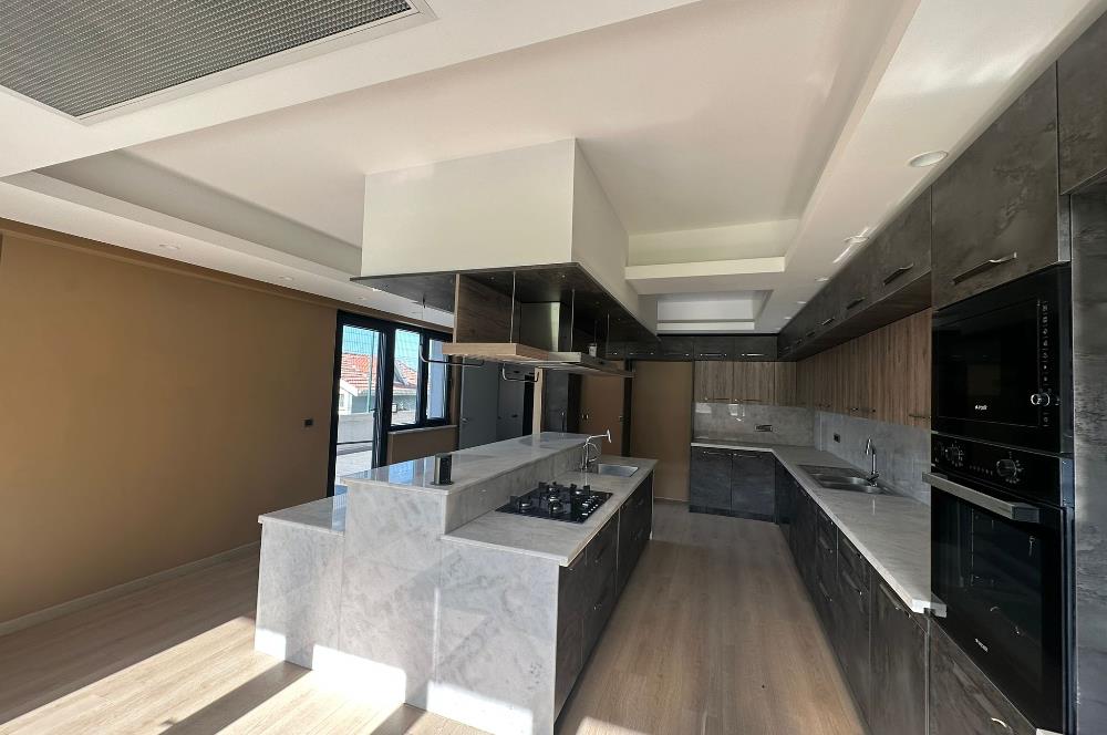 Zekeriyaköy butik havuzlu sitede 6+2 kiralık villa