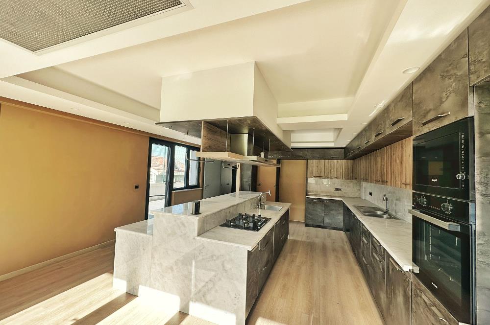 Zekeriyaköy butik havuzlu sitede 6+2 kiralık villa