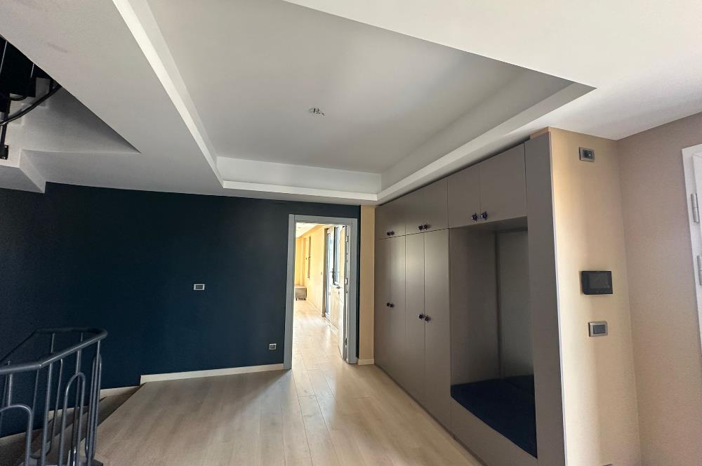 Zekeriyaköy butik havuzlu sitede 6+2 kiralık villa