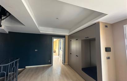 Zekeriyaköy butik havuzlu sitede 6+2 kiralık villa