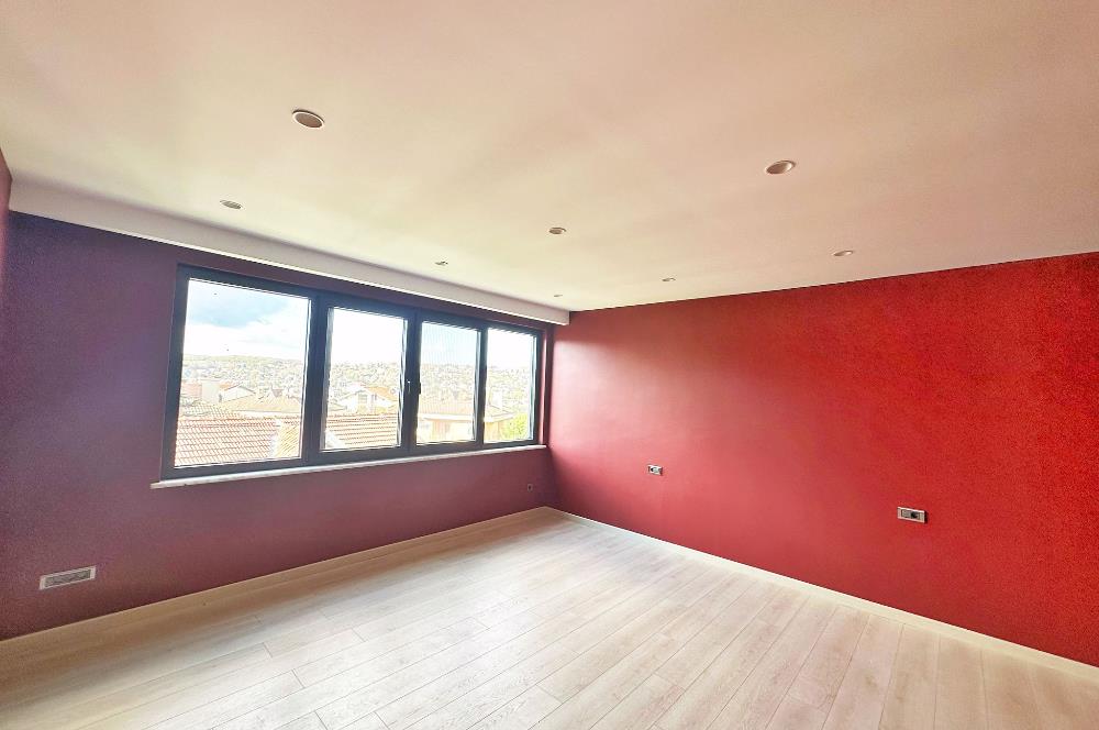 Zekeriyaköy butik havuzlu sitede 6+2 kiralık villa