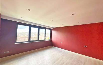 Zekeriyaköy butik havuzlu sitede 6+2 kiralık villa